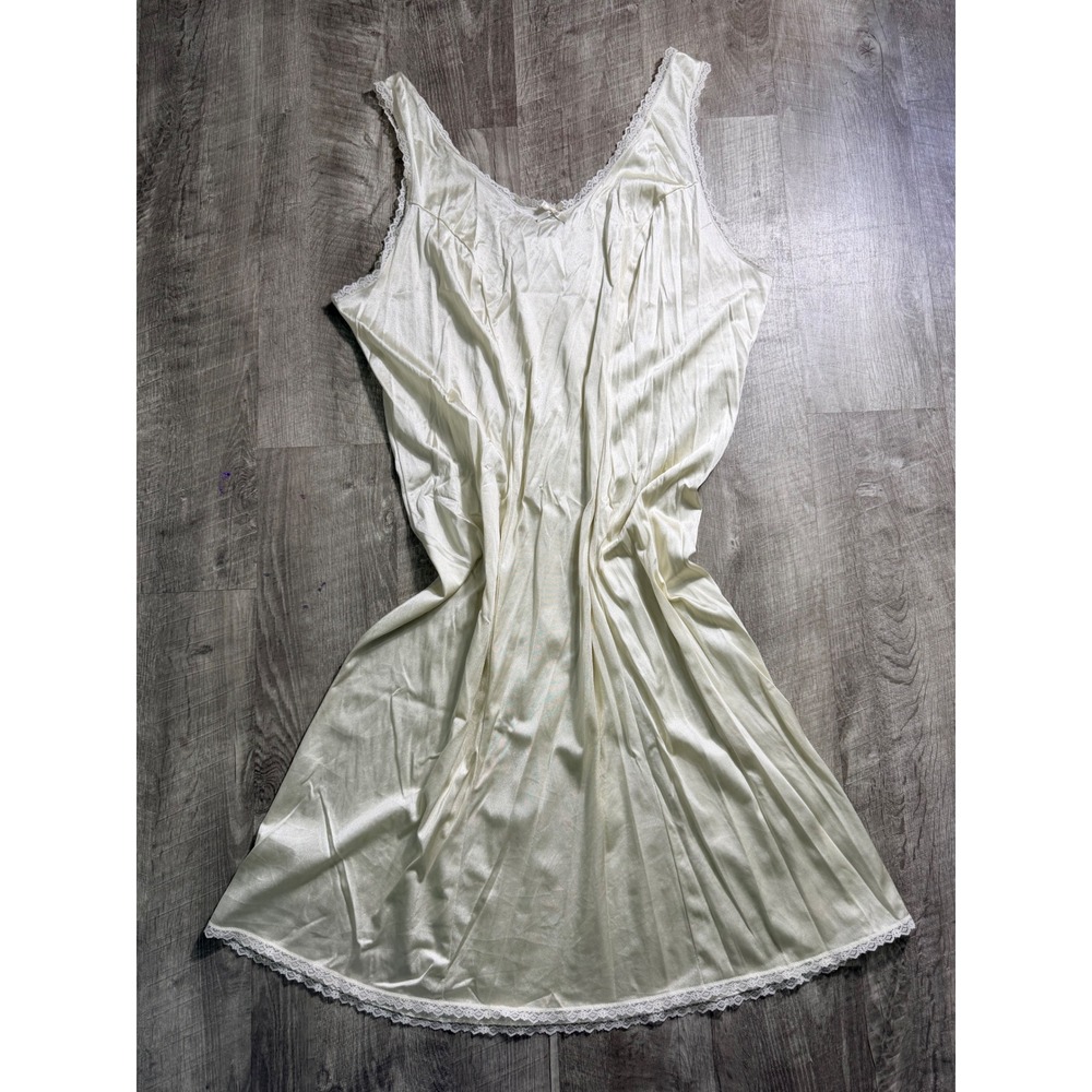 Velrose Vintage Cream Ivory Lace Trim Full Slip Dress Nylon Size 44 3411
